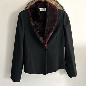 Gianni black lined wool fitted blazer with detachable faux fur collar.